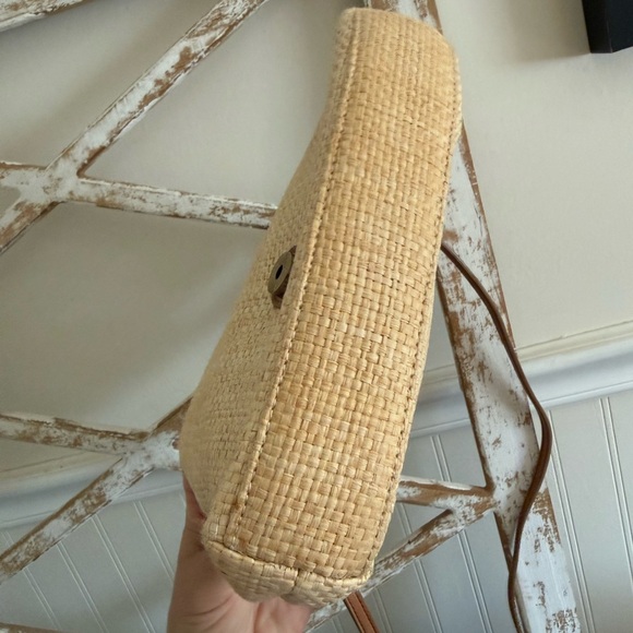 Fossil Beige Woven Crossbody Bag with Multicolor Floral Embroidery - Picture 4 of 9